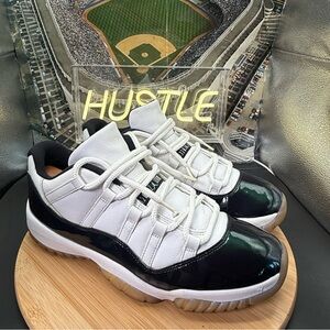 Air Jordan 11 Retro Low Iridescent Men’s Size 11.5